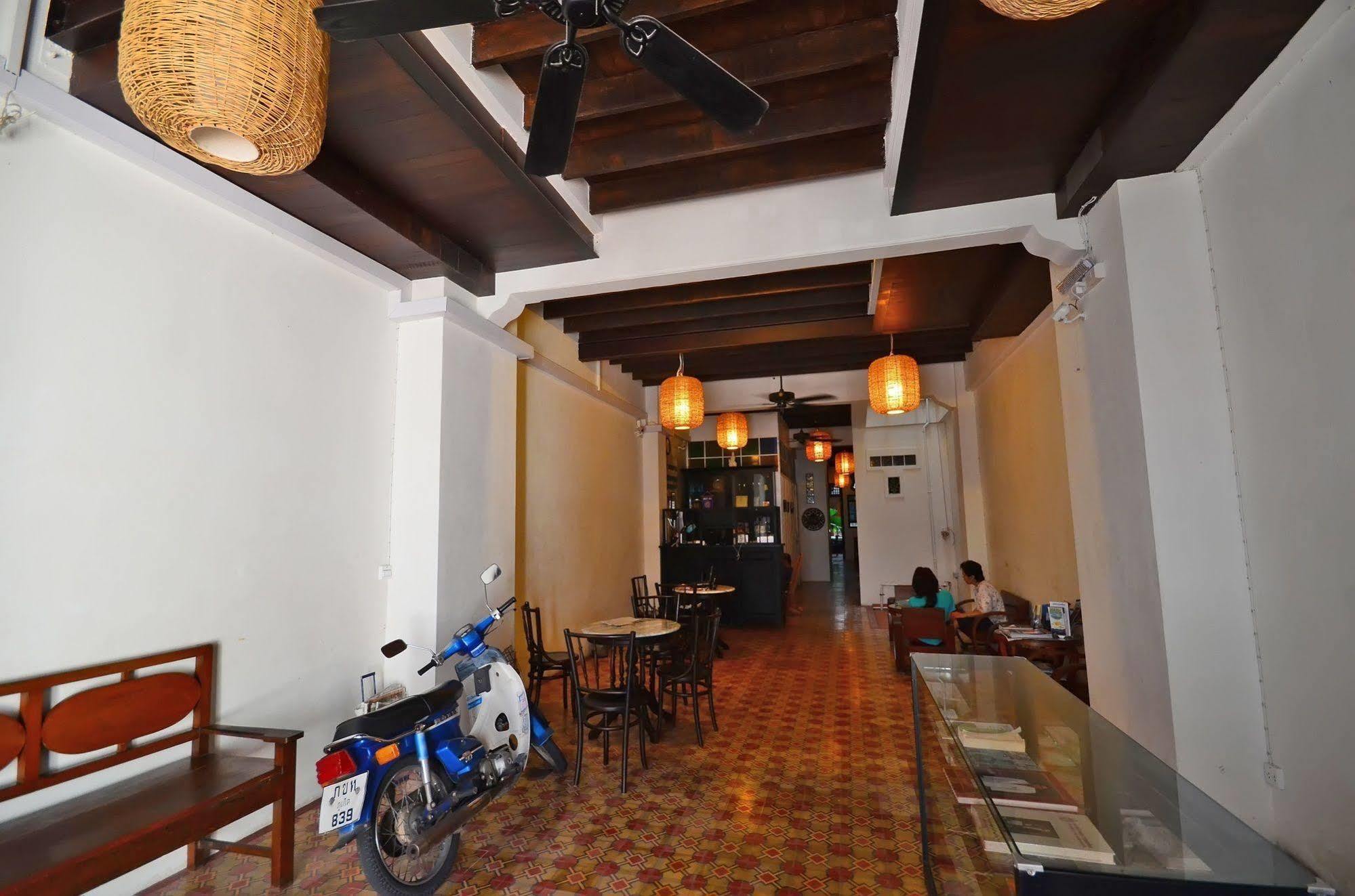 99 Oldtown Boutique Guesthouse Sha Extra Plus Phuket Exterior foto