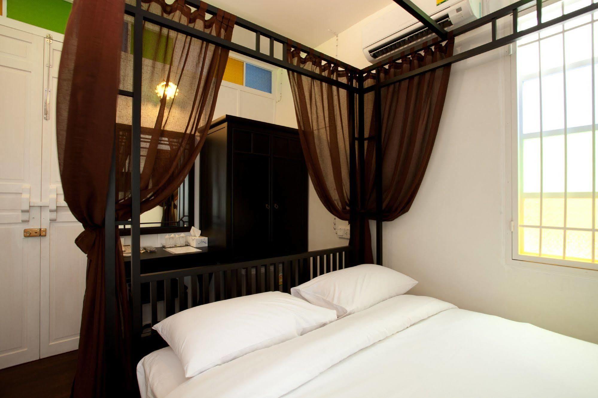 99 Oldtown Boutique Guesthouse Sha Extra Plus Phuket Exterior foto