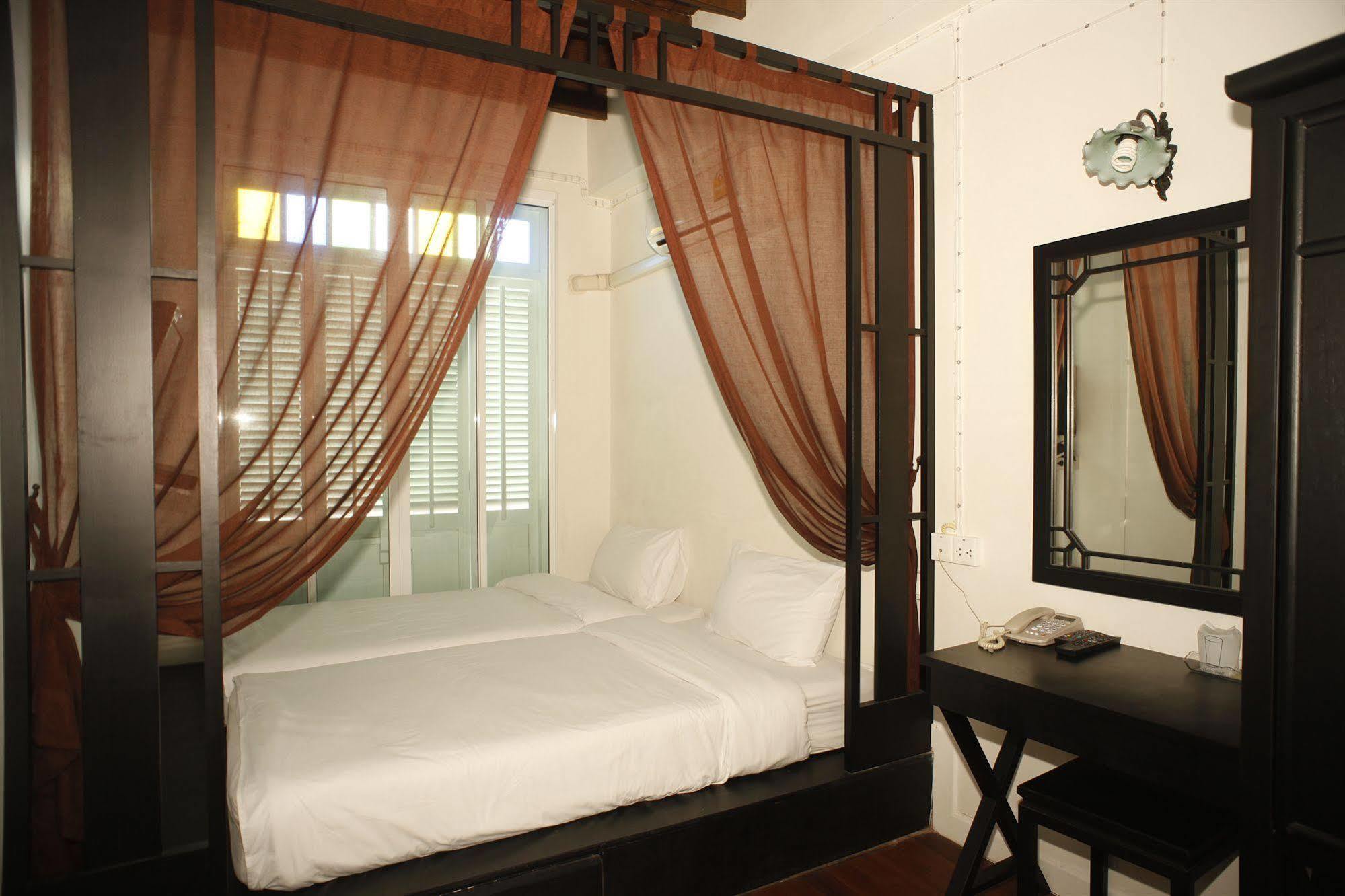 99 Oldtown Boutique Guesthouse Sha Extra Plus Phuket Exterior foto
